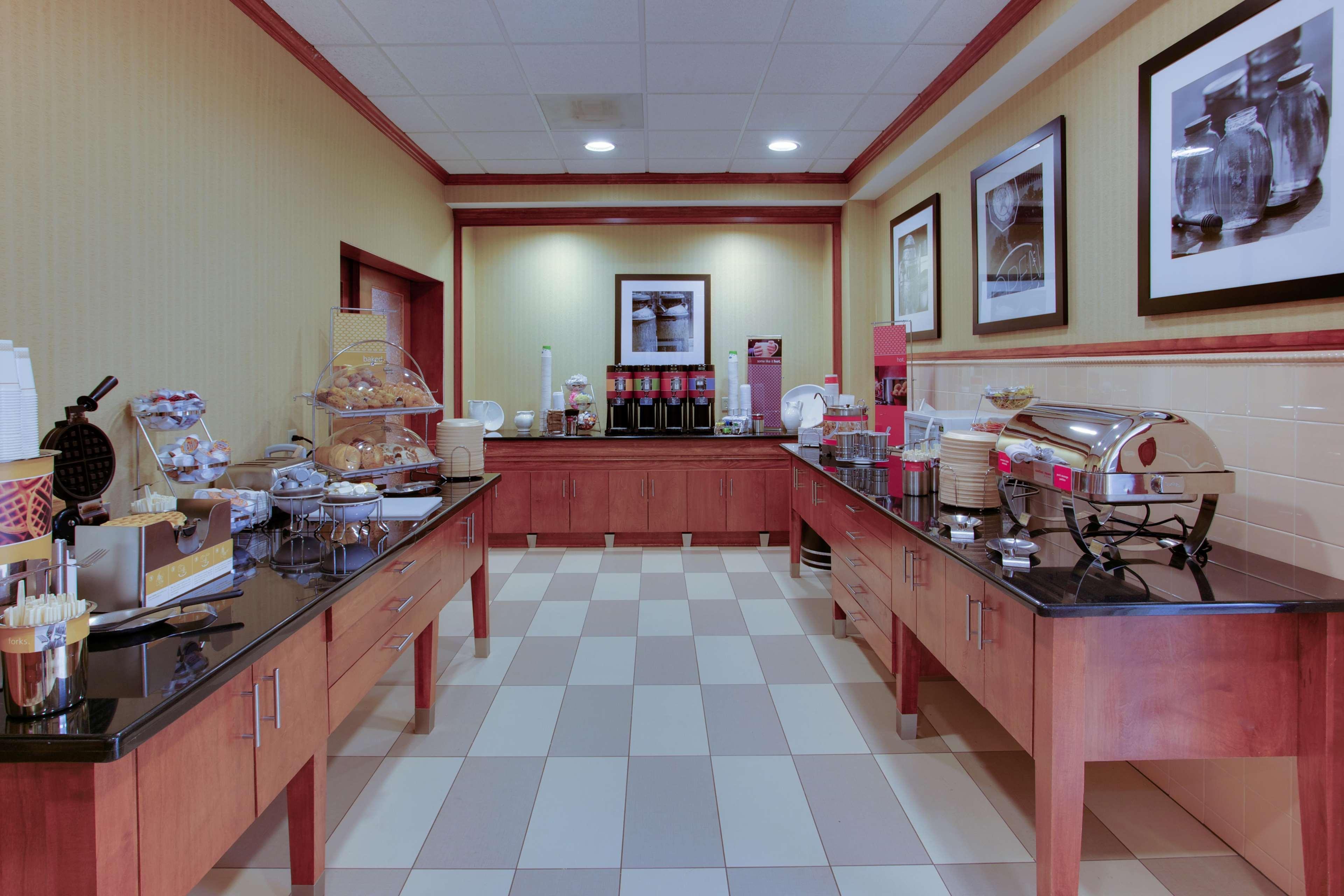 Hampton Inn Emporia Buitenkant foto