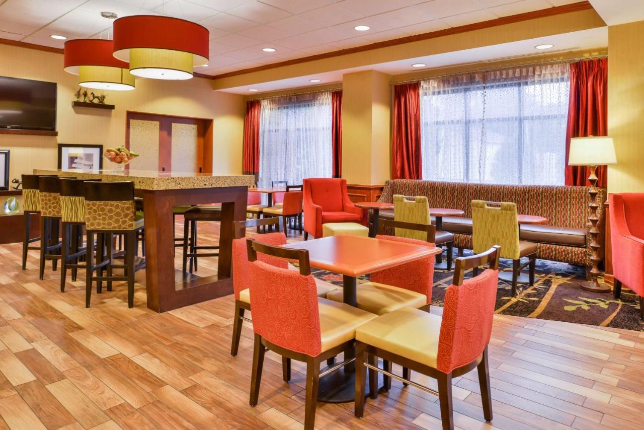 Hampton Inn Emporia Buitenkant foto