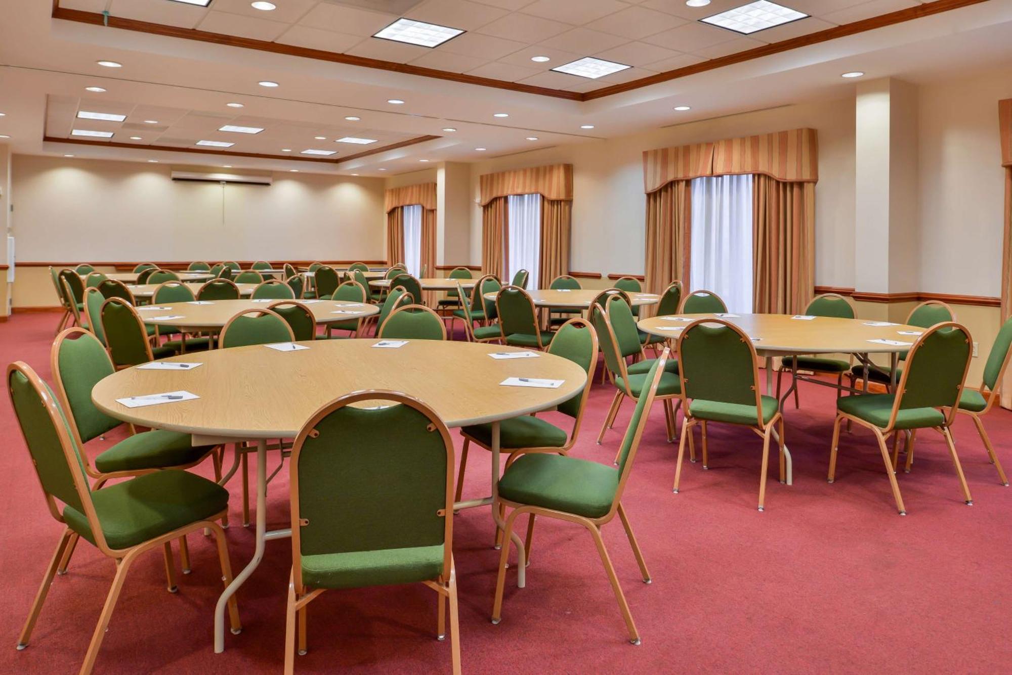 Hampton Inn Emporia Buitenkant foto
