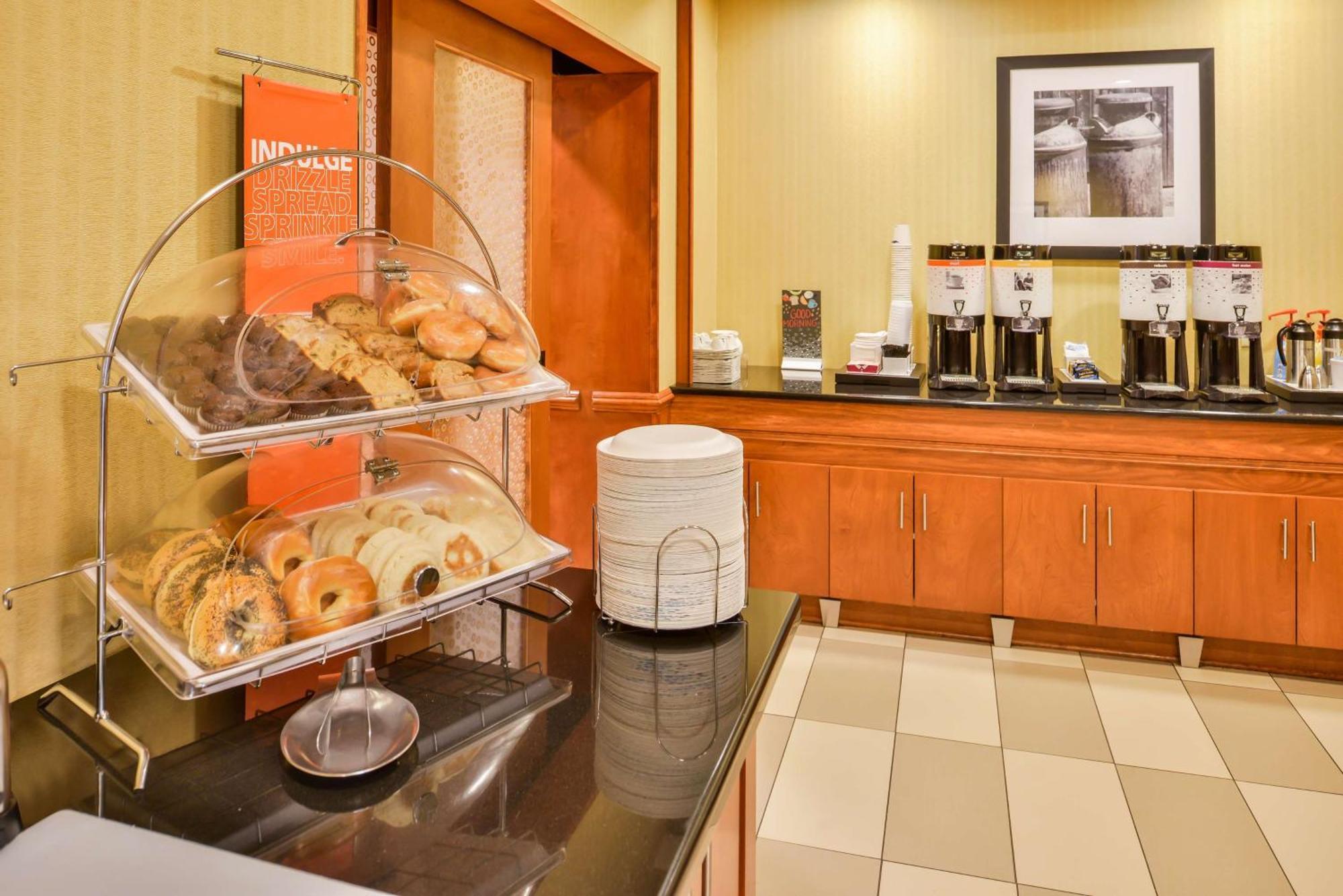 Hampton Inn Emporia Buitenkant foto